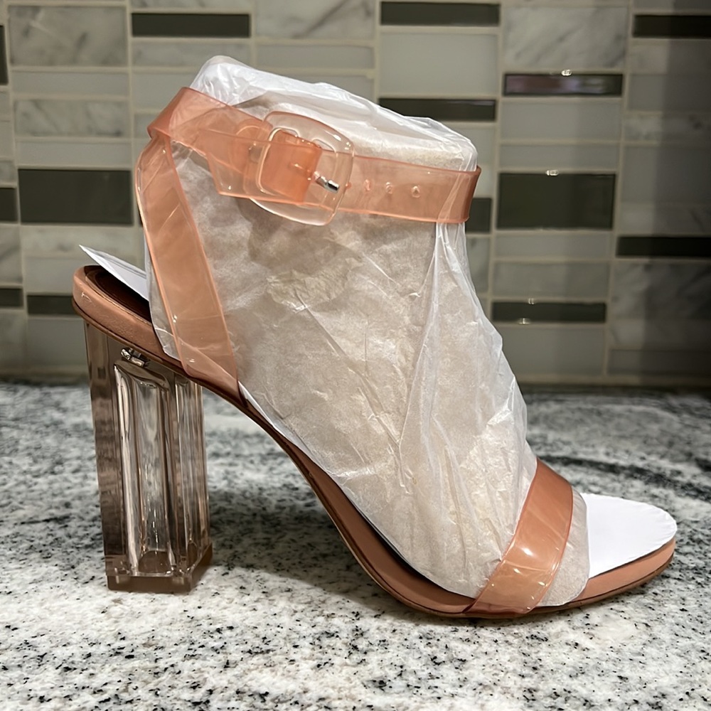 NWT! BRAND NEW GIANNI BINI NUDE HEELS